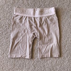 Gymshark fit shorts in taupe SM